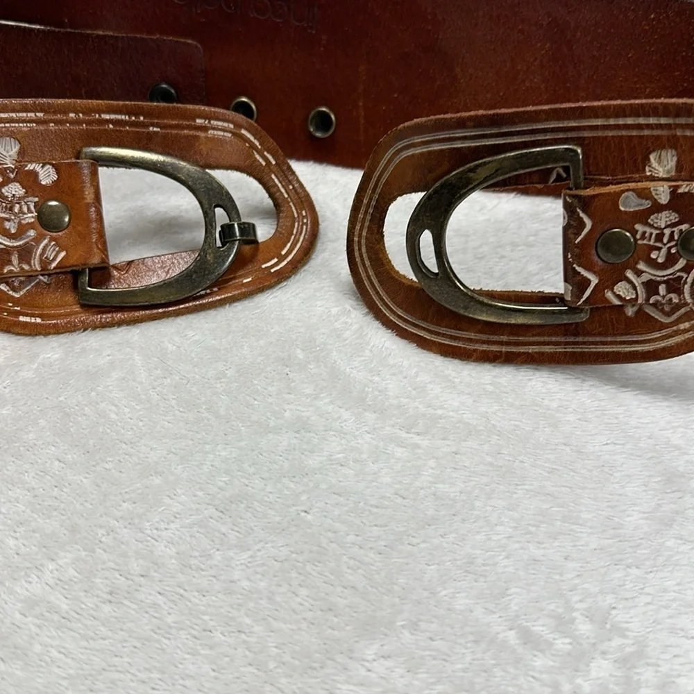 Línea Pelle wide leather embossed front hook metal belt, 42